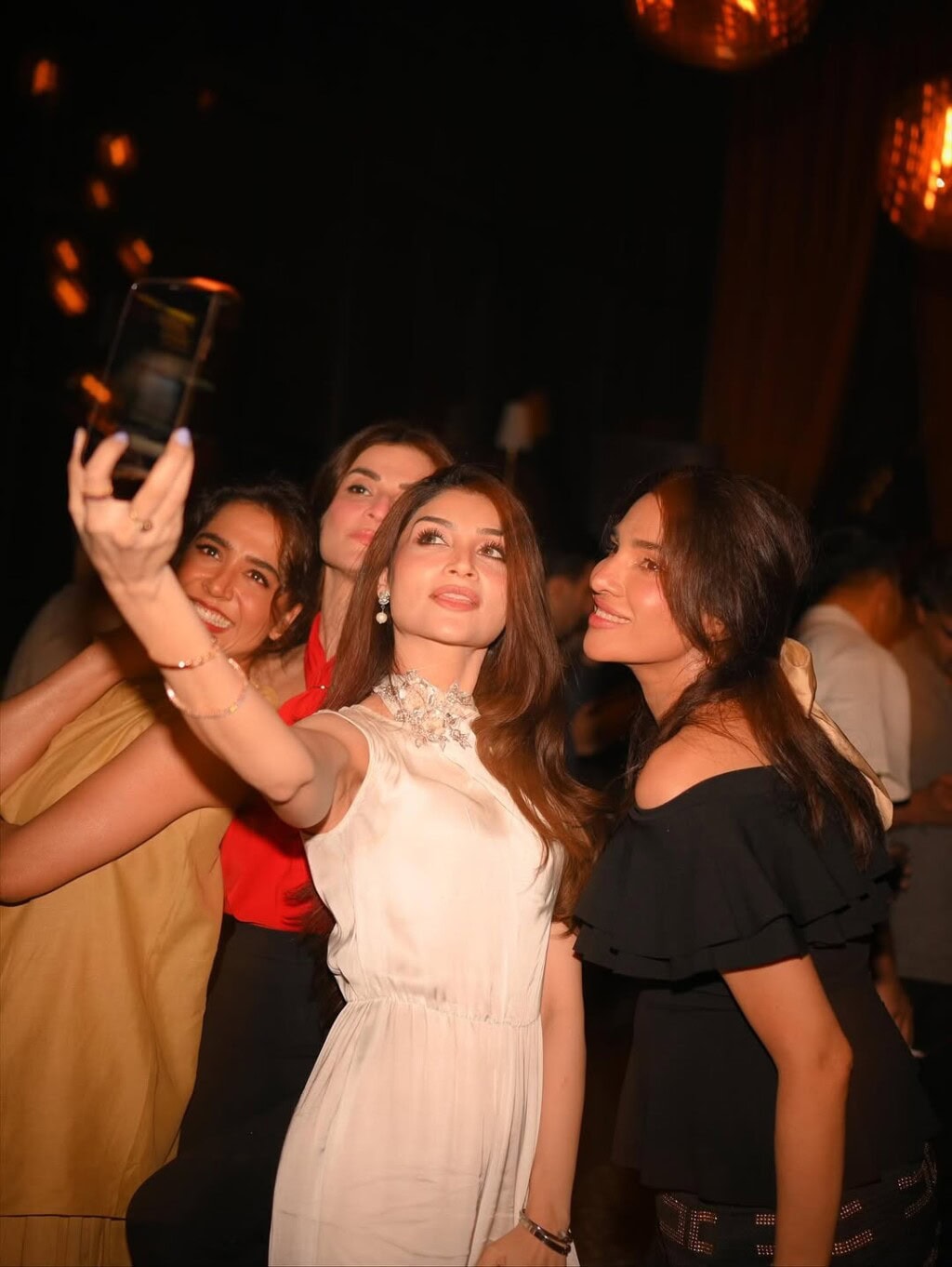 دوست ہرس شاہ کی سالگرہ کے موقع پر مشہور شخصیات نے دیکھا