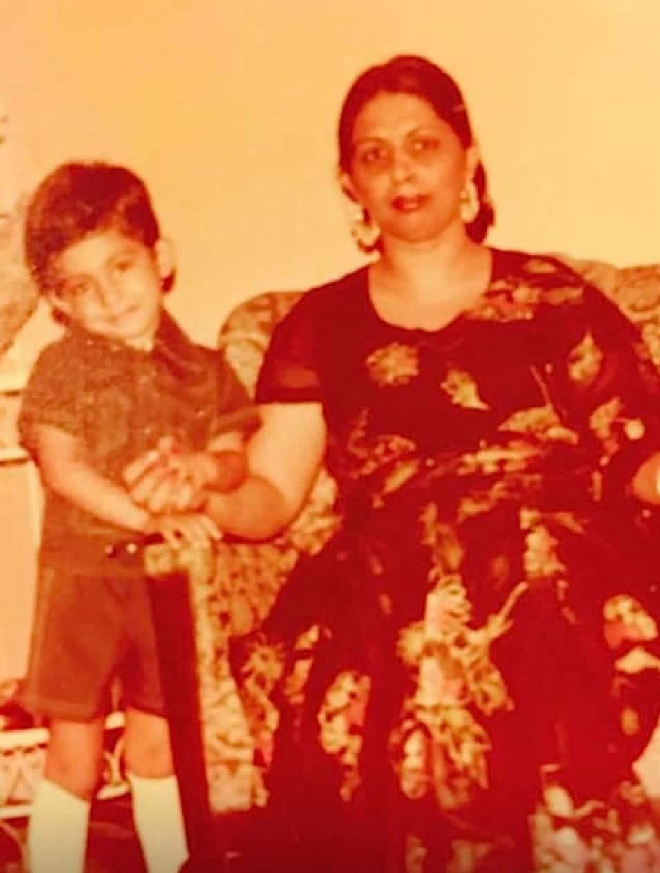 HSY اپنی ماں کی طاقت اور قربانی کو خراج تحسین پیش کرتا ہے