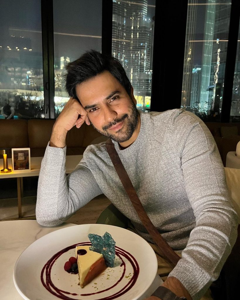 جنید خان اسٹار نے سالگرہ کا کھانا کھڑا کیا