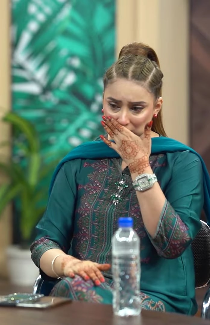 ڈاکٹر نبیہا علی خان تنقید کا جواب دیتے ہوئے آنسوؤں میں ٹوٹ گئیں