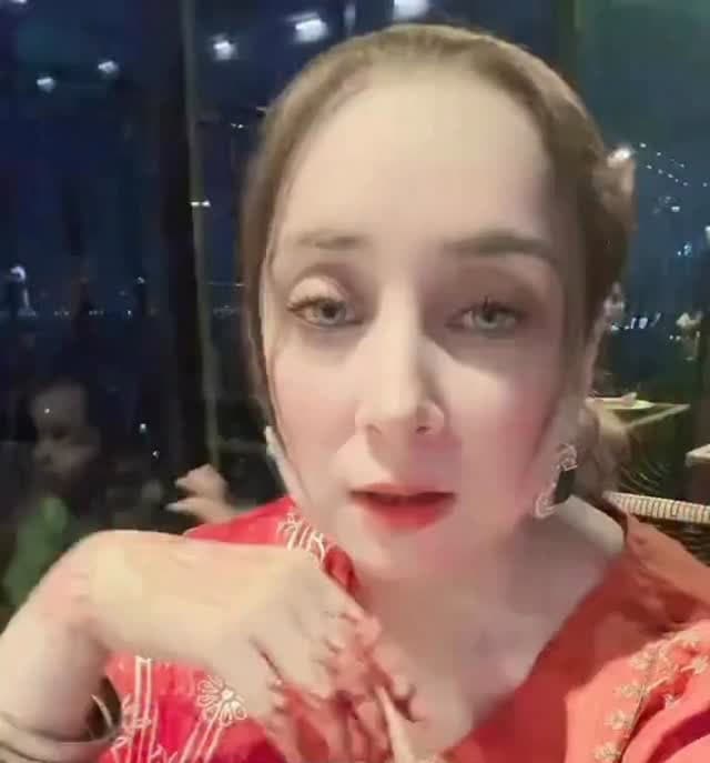 ڈاکٹر نبیہا علی خان نے شادی کے زیورات اور لباس کے بارے میں جھوٹ بولنے کا اعتراف کیا ڈاکٹر نبیہا علی خان نے شادی کے زیورات اور لباس کے بارے میں جھوٹ بولنے کا اعتراف کیا