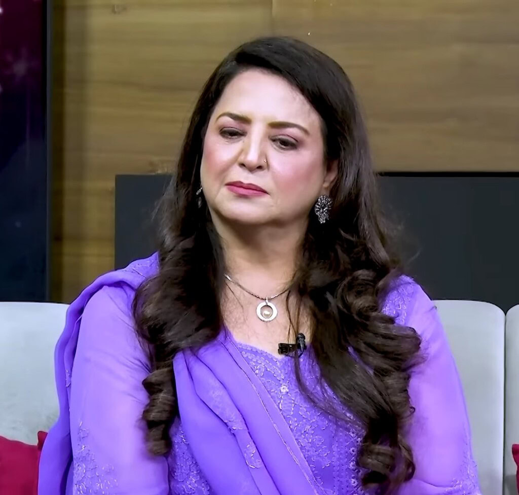 نیما خان اپنی بیٹی کے تکلیف دہ نقصان پر عکاسی کرتی ہیں نیما خان اپنی بیٹی کے تکلیف دہ نقصان پر عکاسی کرتی ہیں