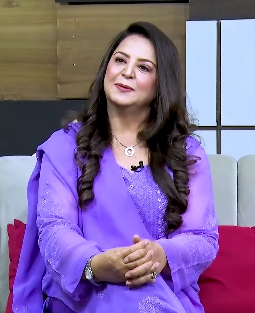 نیما خان کا تعلق افسانوی اشفاق احمد سے کیا ہے نیما خان کا تعلق افسانوی اشفاق احمد سے کیا ہے