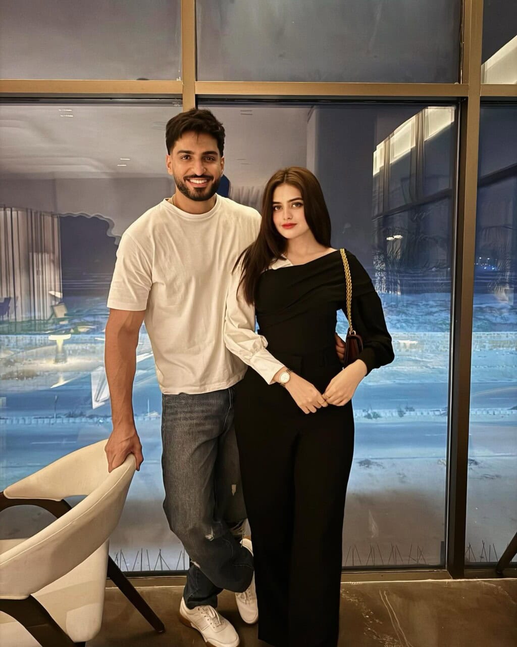 عمر شاہ زاد نے اپنی اہلیہ اور نیکہ سے مدینہ میں ملاقات کی