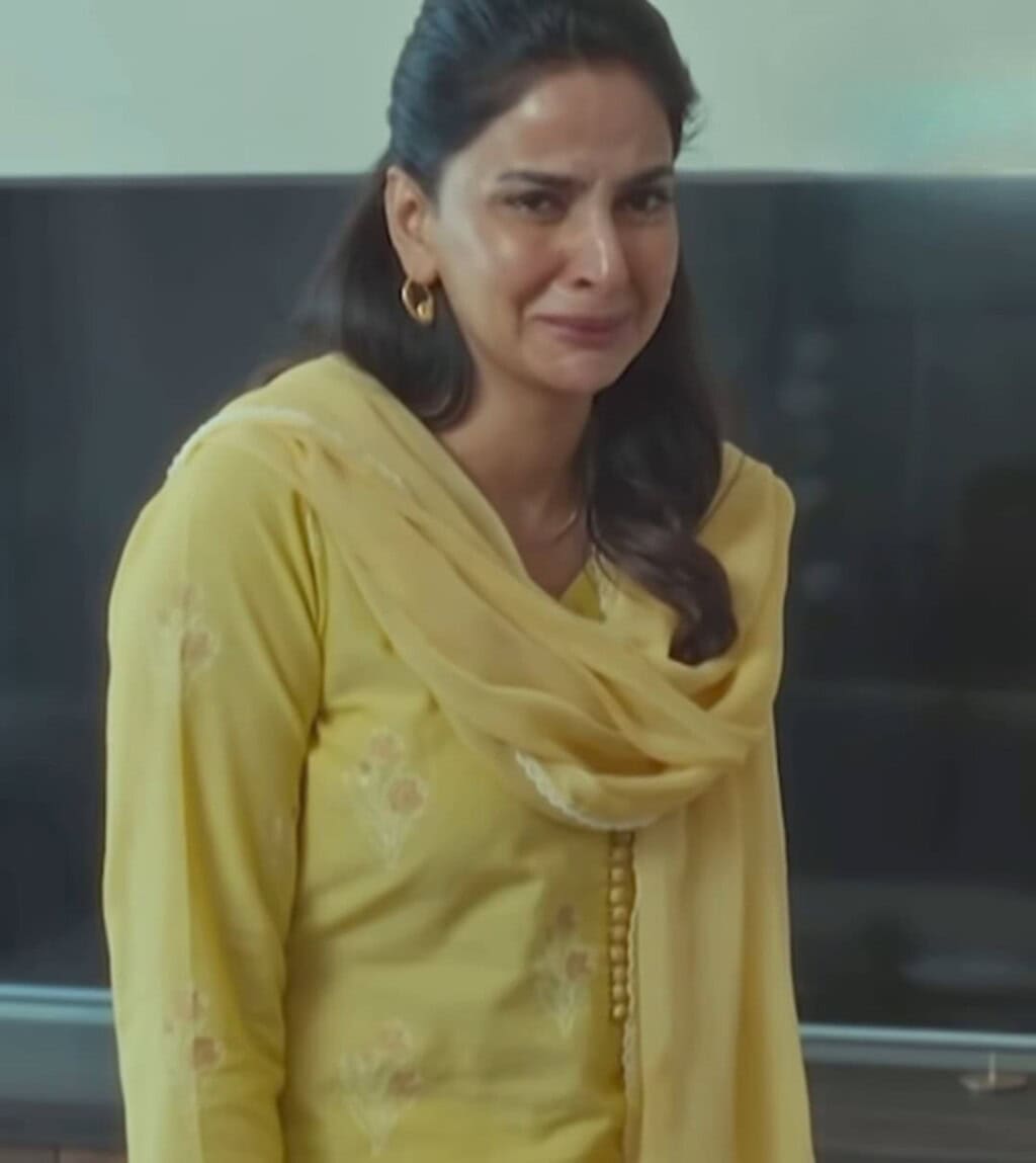 پامال کے ڈائریکٹر نے صبا قمر کے بوٹوکس چہرے سے خطاب کیا