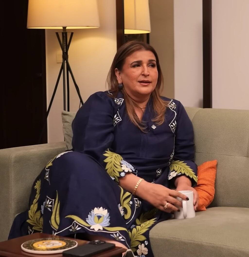 پامال مصنف نے رضا کے طرز عمل پر اس کا اشتراک کیا