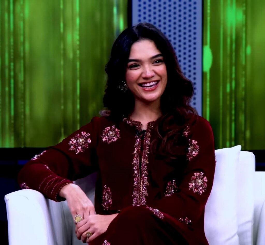 رومیسہ خان کو اپنے طالب علم سے تجویز ملتی ہے