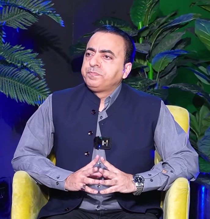 نعیم حنیف صبا قمر تصادم پر بات کر رہے ہیں نعیم حنیف صبا قمر تصادم پر بات کر رہے ہیں