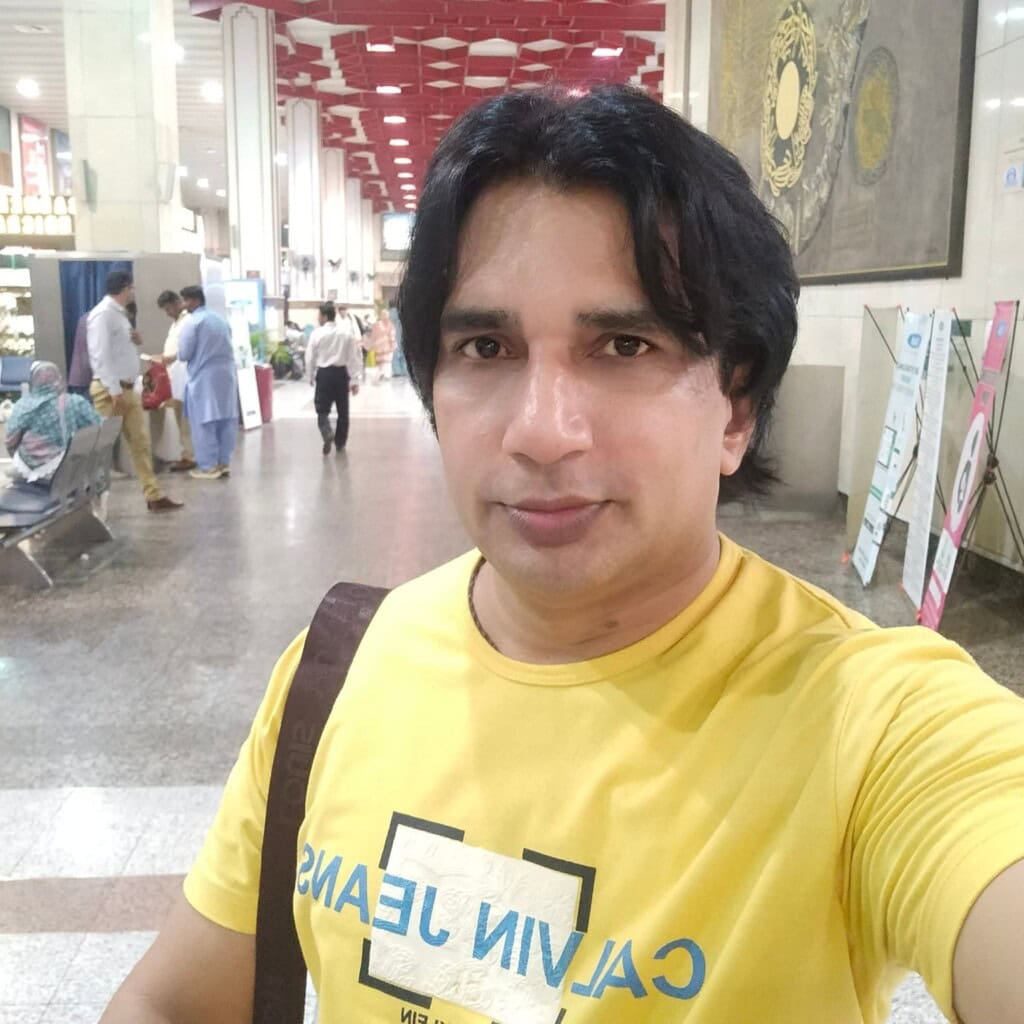 ساخوت ناز اپنی بیوی کے بارے میں اسکول کے پرانے خیالات بانٹتے ہیں