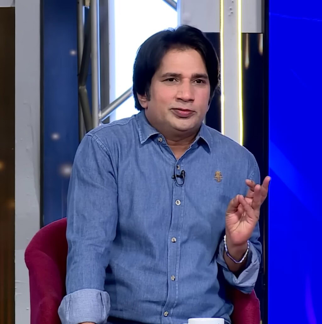 ساخوت ناز اپنی بیوی کے بارے میں اسکول کے پرانے خیالات بانٹتے ہیں