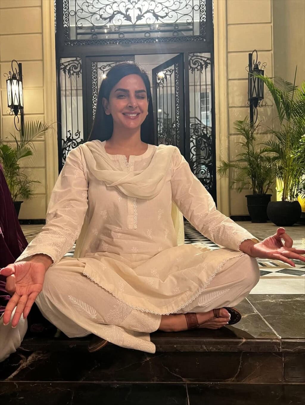 صبا قمر کا کیس نمبر 9 کوئی میک اپ ظاہری شکل اور بیان سے سوالات اٹھاتے ہیں