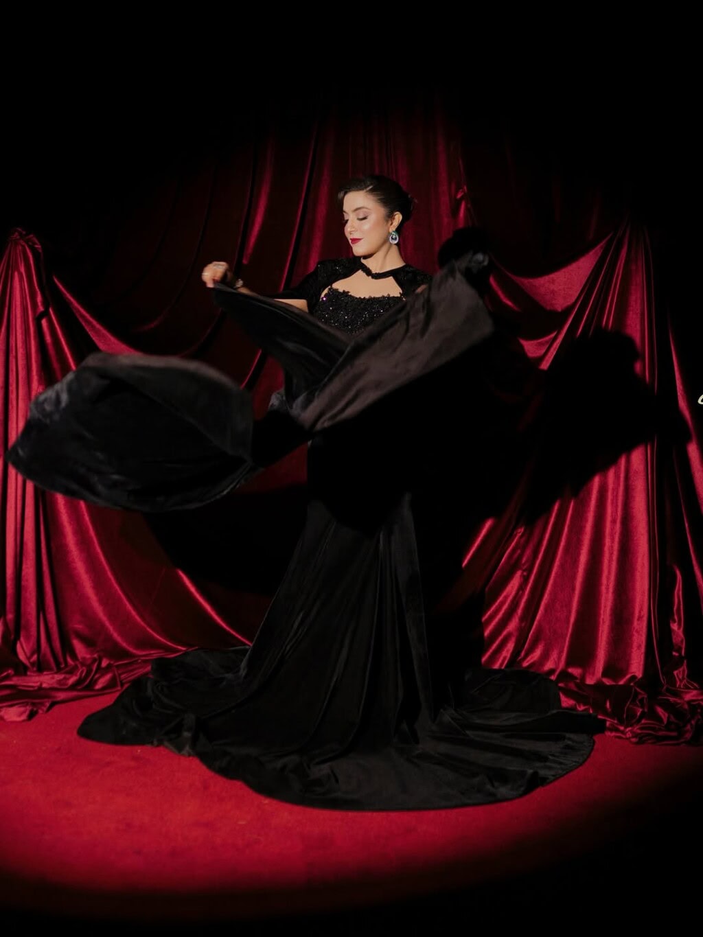 سنو سے ساہی شہرت کے میزبان حنا نیازی منگنی ہو گئیں