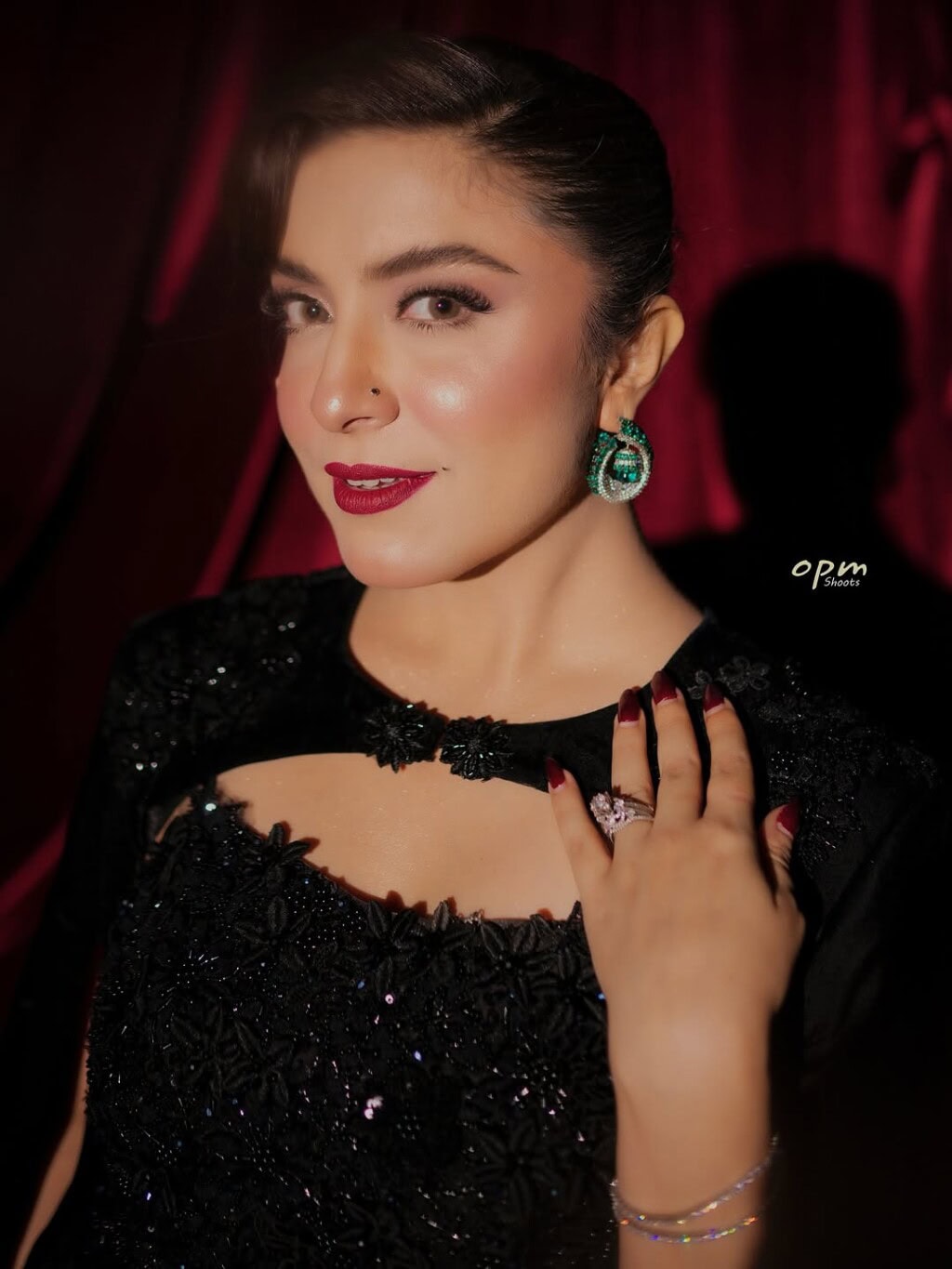 سنو سے ساہی شہرت کے میزبان حنا نیازی منگنی ہو گئیں