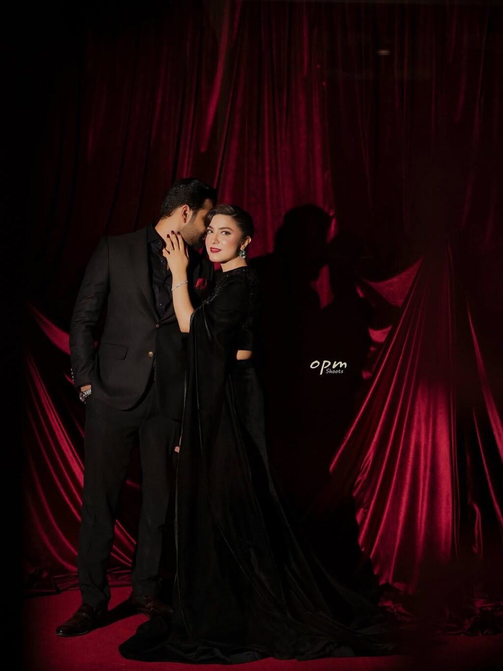 سنو سے ساہی شہرت کے میزبان حنا نیازی منگنی ہو گئیں