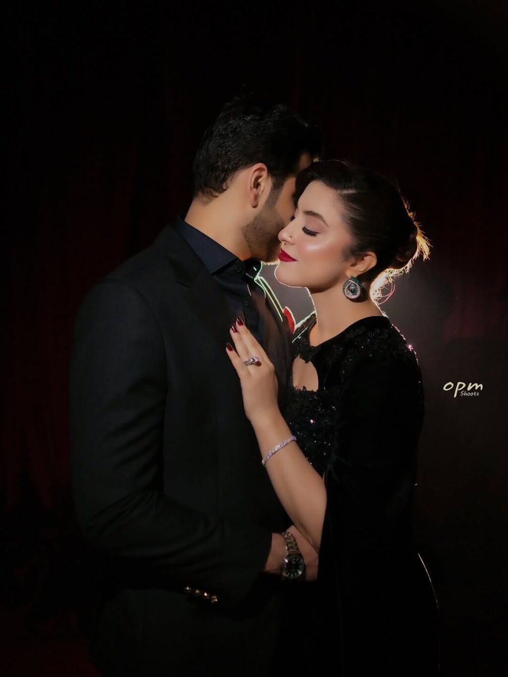 سنو سے ساہی شہرت کے میزبان حنا نیازی منگنی ہو گئیں