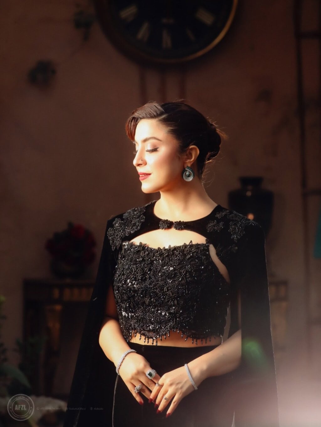 سنو سے ساہی شہرت کے میزبان حنا نیازی منگنی ہو گئیں