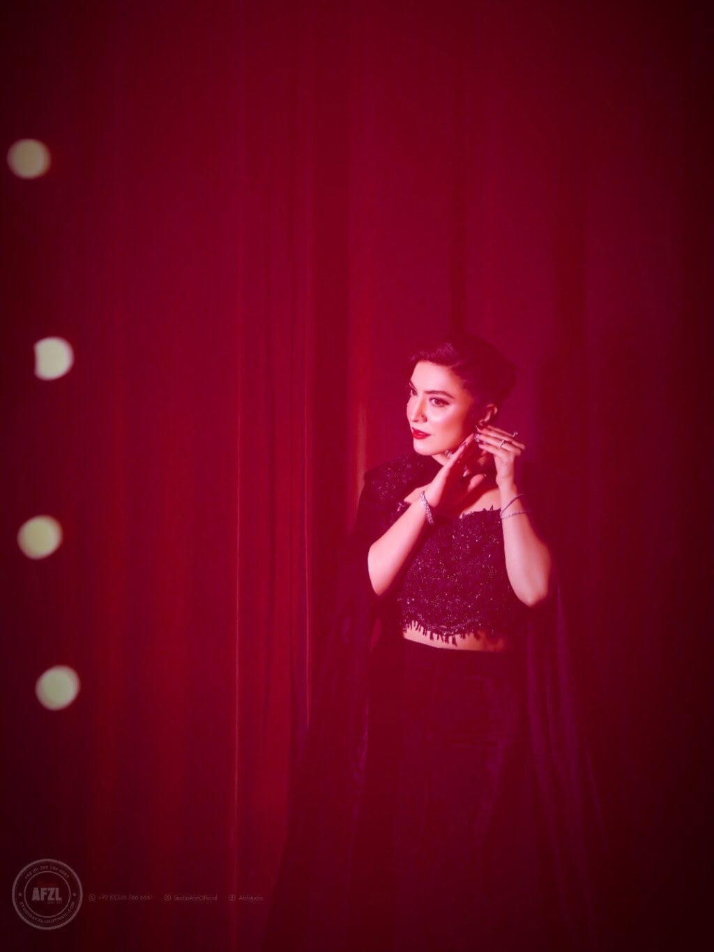 سنو سے ساہی شہرت کے میزبان حنا نیازی منگنی ہو گئیں