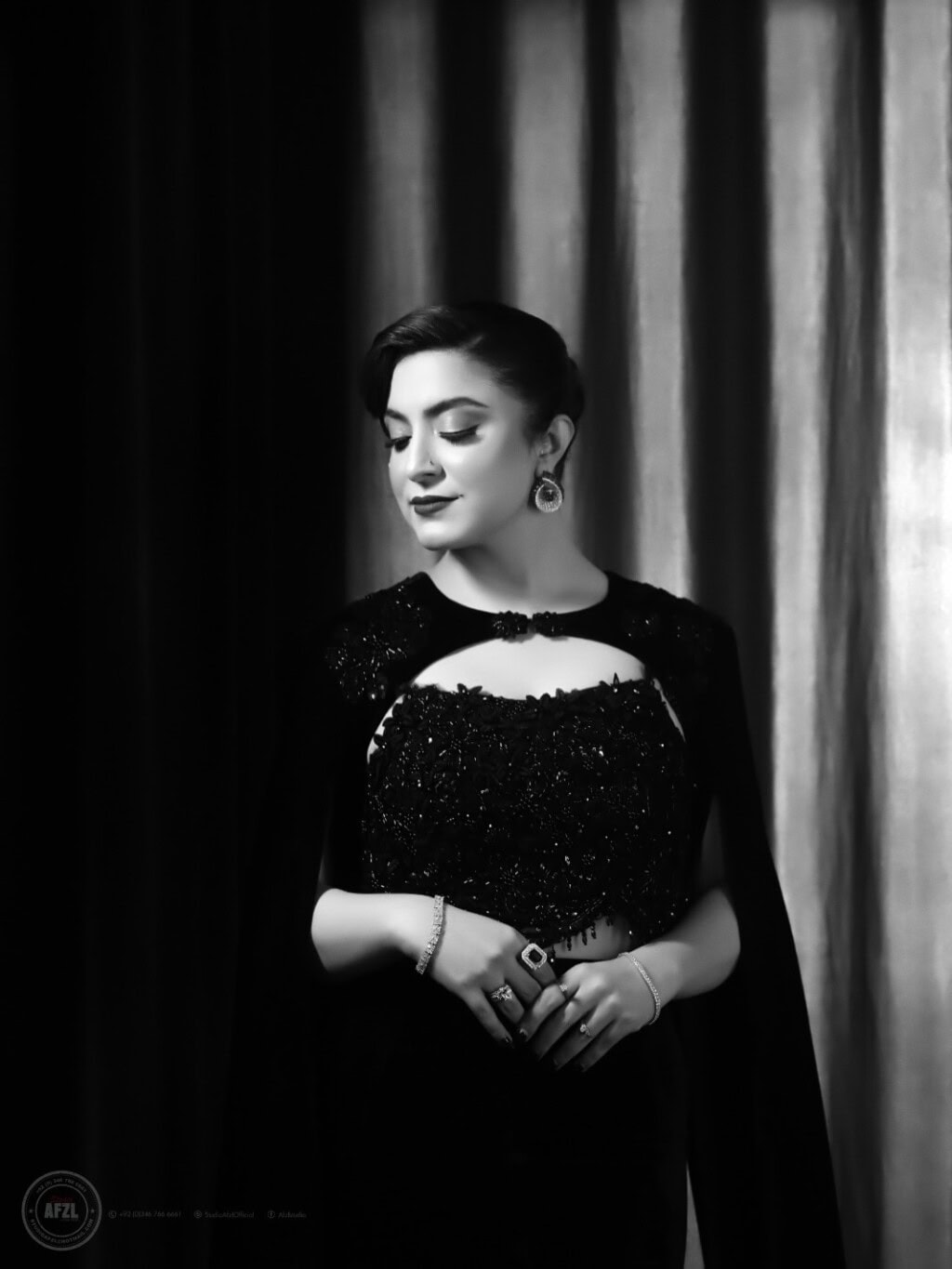 سنو سے ساہی شہرت کے میزبان حنا نیازی منگنی ہو گئیں