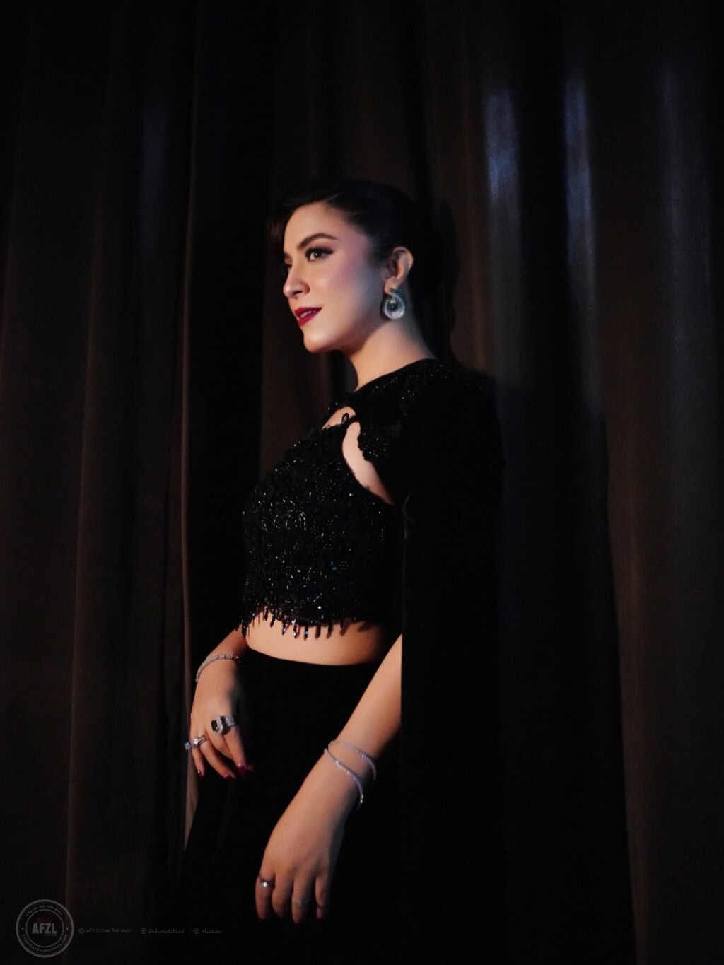 سنو سے ساہی شہرت کے میزبان حنا نیازی منگنی ہو گئیں