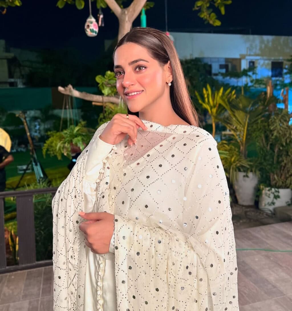 ماما کاسٹ ، شیڈول اور اوقات