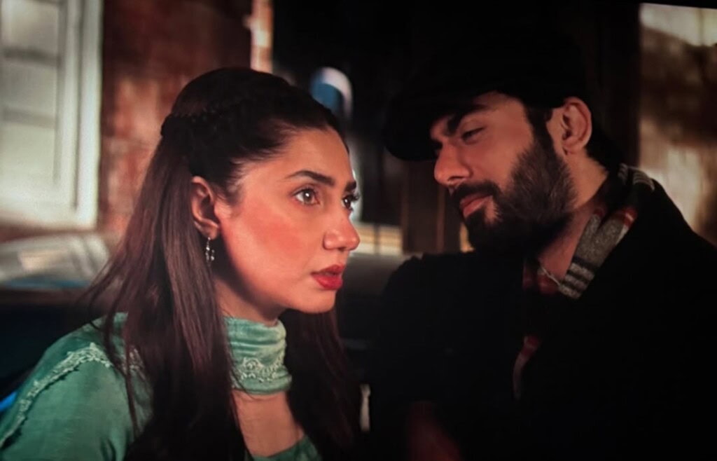 جذباتی نیلوفر منظر میں مہیرا خان کی ناقص اداکاری نے ٹرول کیا جذباتی نیلوفر منظر میں مہیرا خان کی ناقص اداکاری نے ٹرول کیا