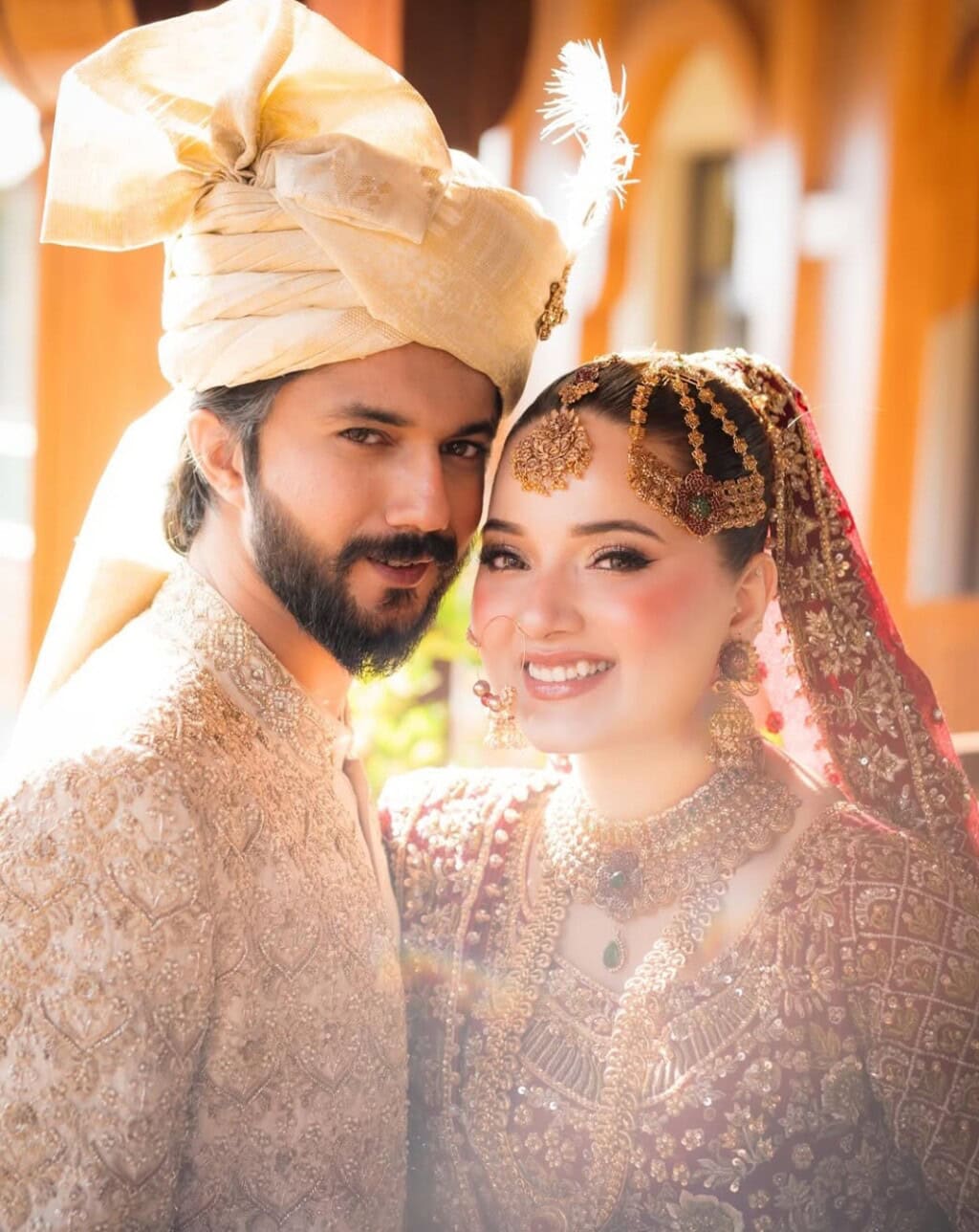 رابیکا خان والدہ کی دلہن کی بیٹی کی شادی پر نظر آتی ہے