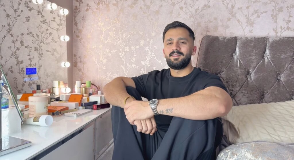 پاکستان واپس آنے کے بعد رجب بٹ کا پہلا ولوگ پاکستان واپس آنے کے بعد رجب بٹ کا پہلا ولوگ