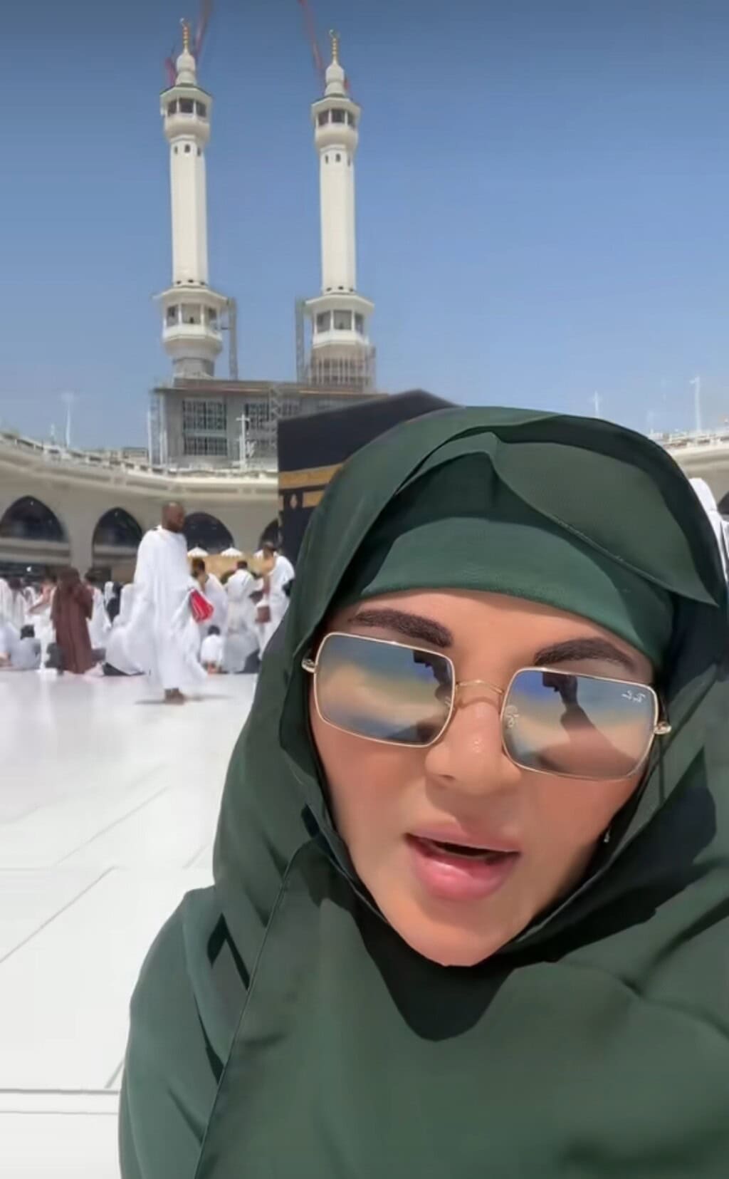 راکھی ساونت کی پیری مریم کے لئے دلی دلی دعائیں راکھی ساونت کی پیری مریم کے لئے دلی دلی دعائیں