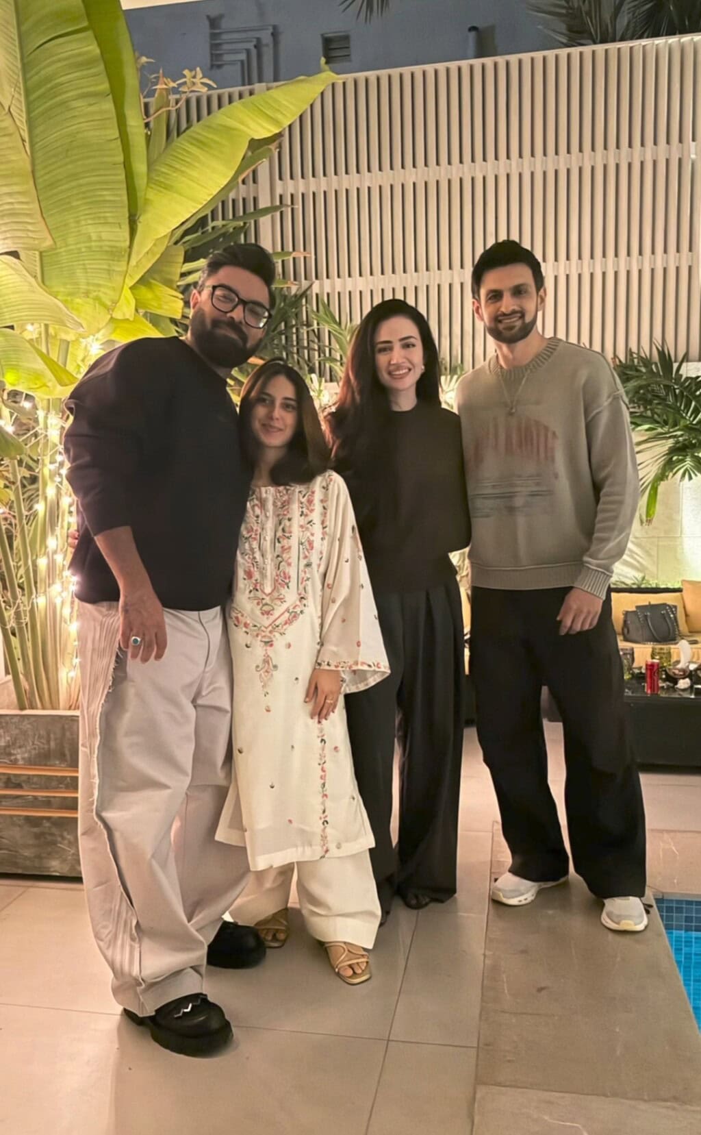 یاسیر حسین دوستوں کے ساتھ سالگرہ منا رہا ہے