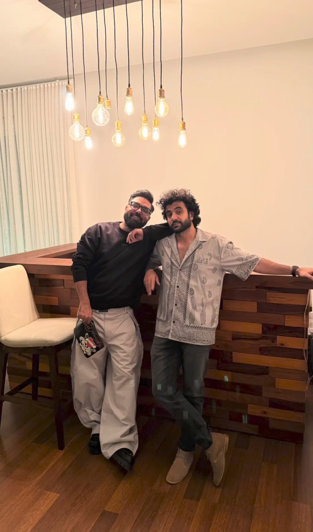 یاسیر حسین دوستوں کے ساتھ سالگرہ منا رہا ہے