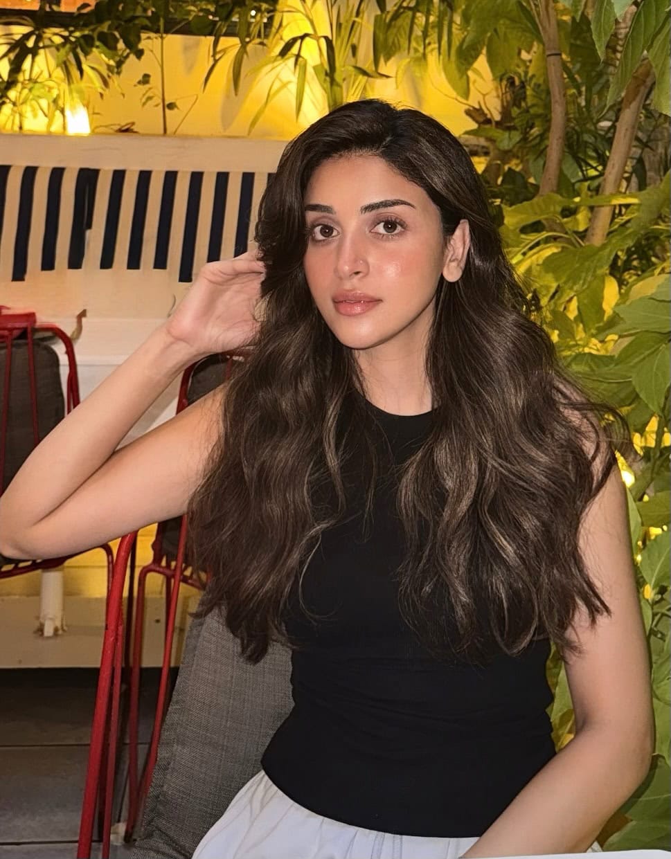 نیلی کوٹھی - کاسٹ ، شیڈول اور اوقات نیلی کوتھی - کاسٹ ، شیڈول اور اوقات