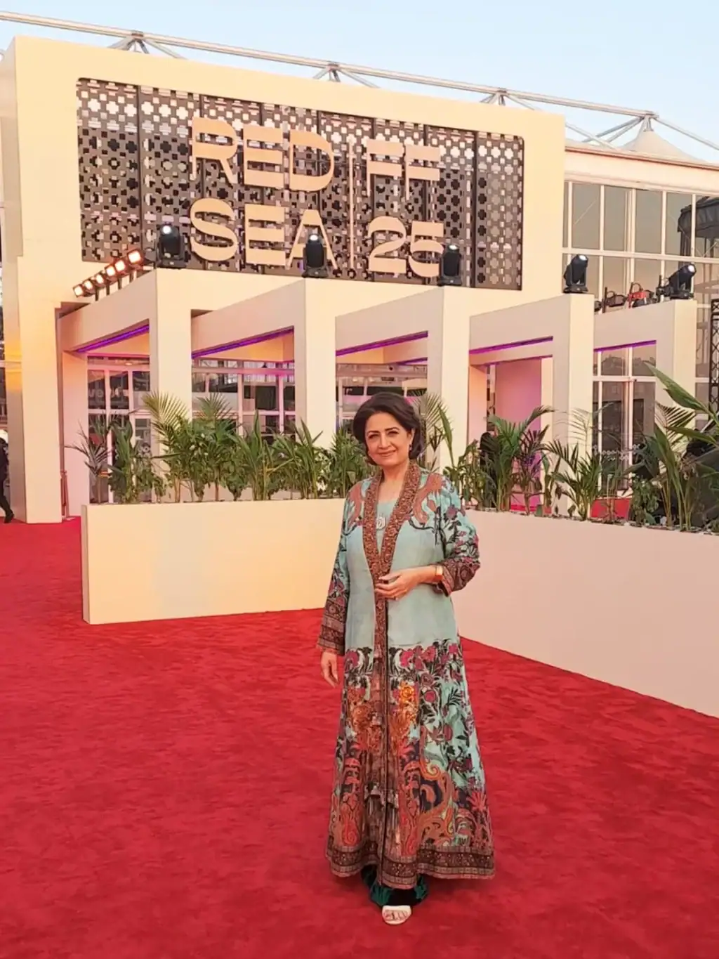 نیلی کوٹھی - کاسٹ ، شیڈول اور اوقات نیلی کوتھی - کاسٹ ، شیڈول اور اوقات