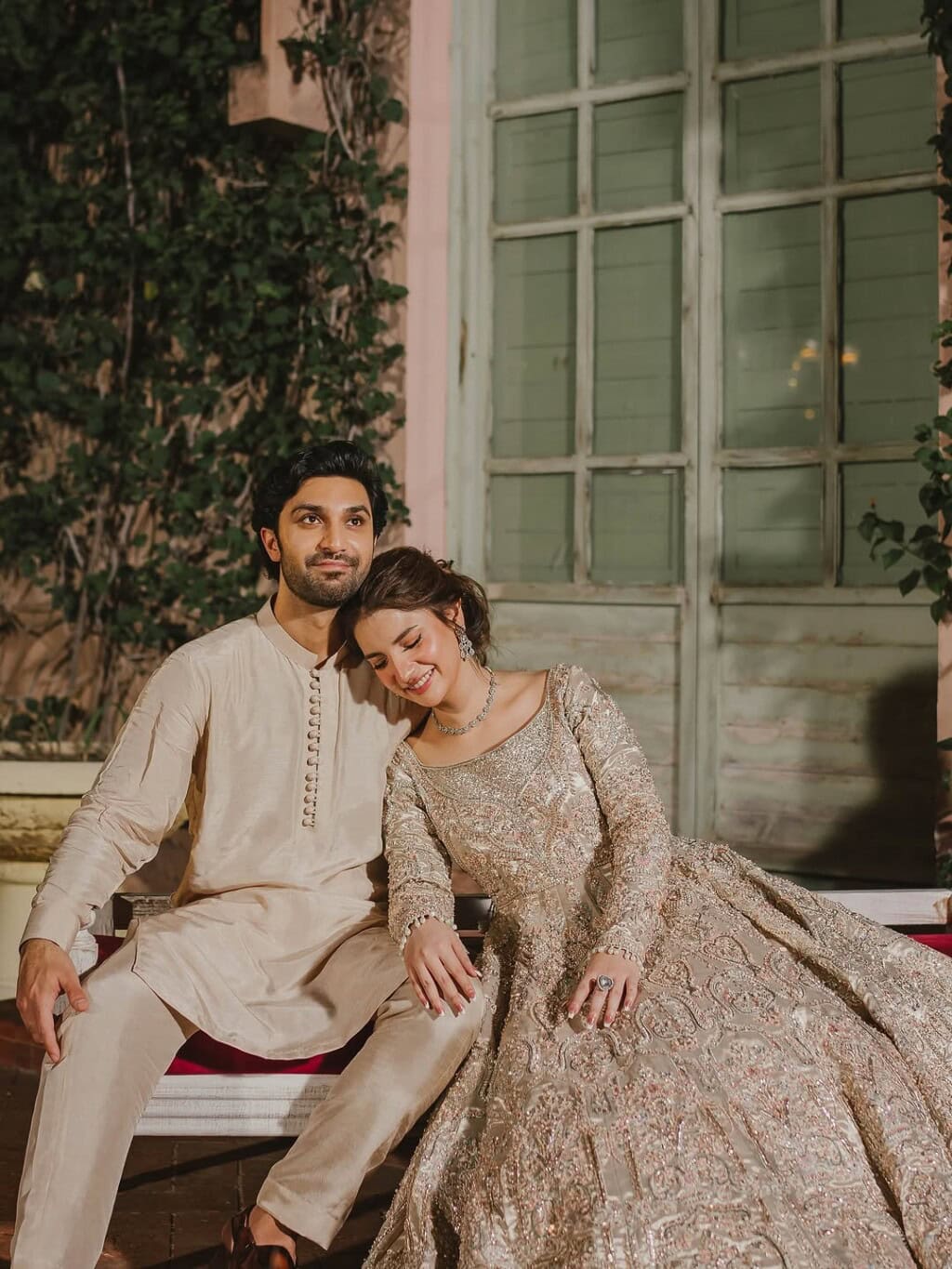 ڈینیئر موبین نے اپنی منگنی کے بارے میں پوسٹ کرنے پر ٹرول کیا ڈینیئر موبین نے اپنی منگنی کے بارے میں پوسٹ کرنے پر ٹرول کیا