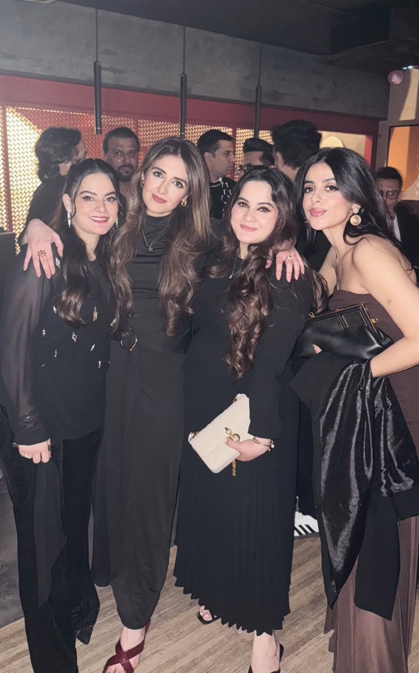 دوست ایمن خان اور مائنل خان کی سالگرہ کے موقع پر مناتے ہیں