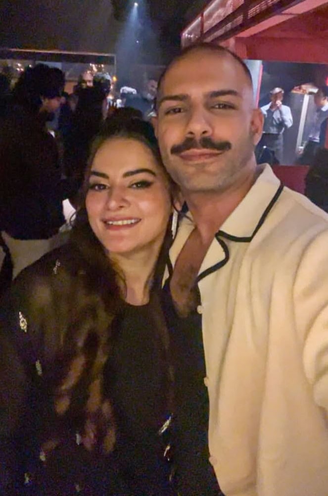 دوست ایمن خان اور مائنل خان کی سالگرہ کے موقع پر مناتے ہیں