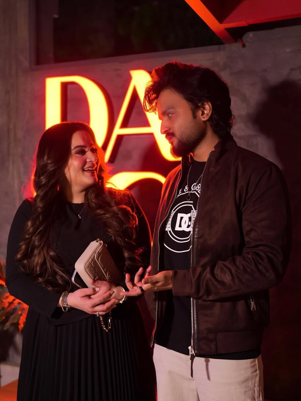 دوست ایمن خان اور مائنل خان کی سالگرہ کے موقع پر مناتے ہیں