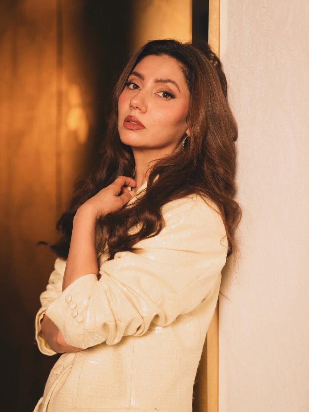 مہیرا خان نے نیلوفر رونے والے کلپ سے خطاب کیا