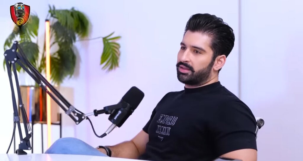 منیب بٹ اپنے مذہبی طرف اور خصوصی اسلامی دنوں کا مشاہدہ کرنا