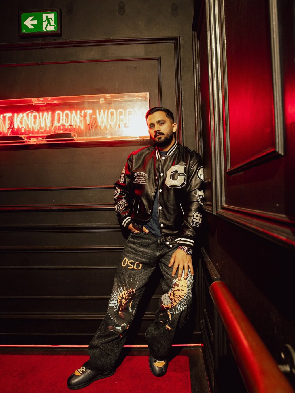 میڈیا سے گفتگو کرتے ہوئے ، رجب بٹ پاکستان پہنچ گیا میڈیا سے گفتگو کرتے ہوئے ، رجب بٹ پاکستان پہنچ گیا