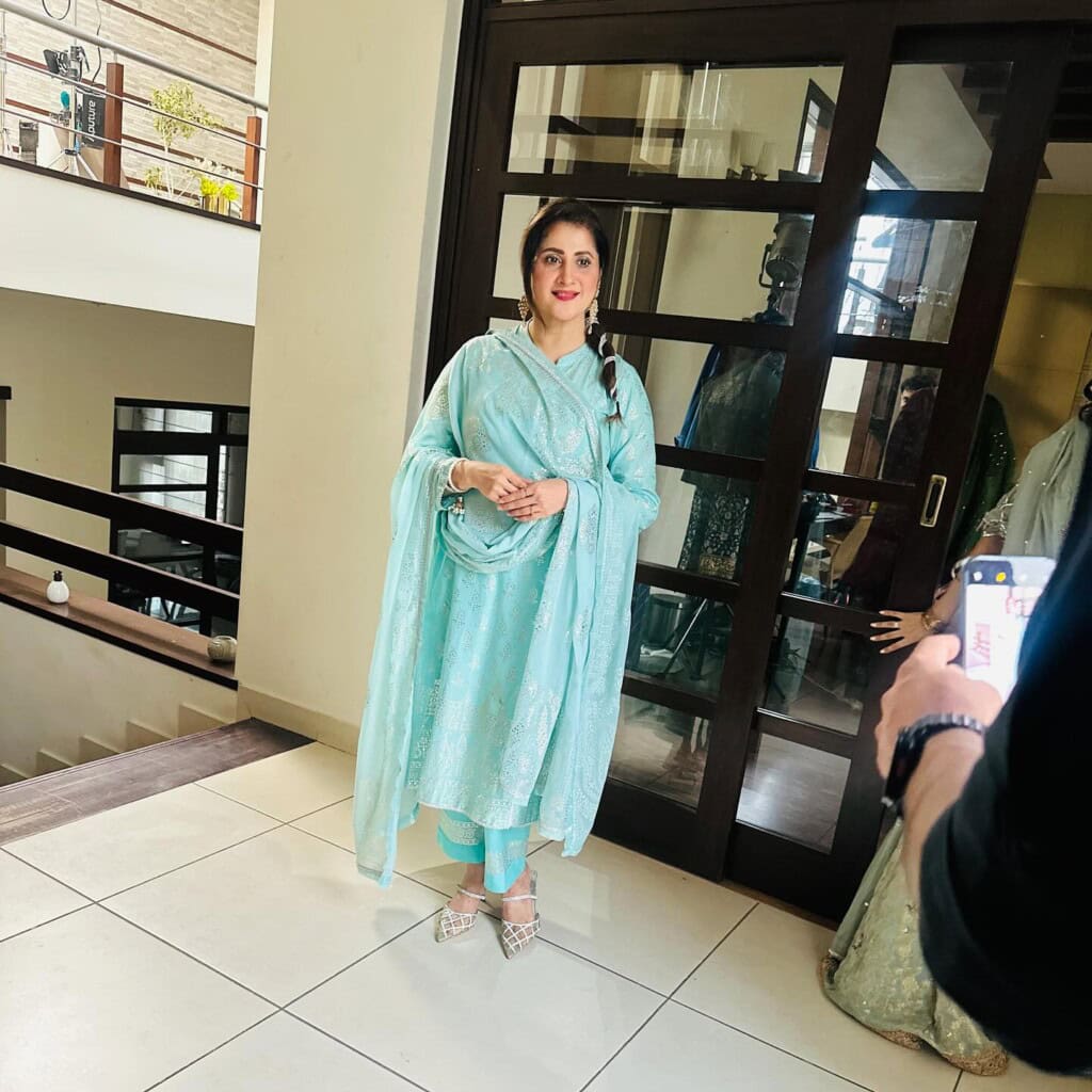 نیلی کوٹھی - کاسٹ ، شیڈول اور اوقات نیلی کوتھی - کاسٹ ، شیڈول اور اوقات