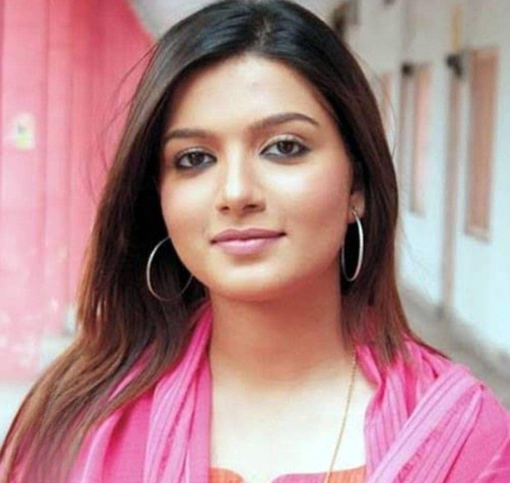 سارہ چودھری نے اپنی والدہ کو دی گئی غیر مہذبانہ پیش کش کے بارے میں بمباری کو گرادیا سارہ چودھری نے اپنی والدہ کو دی گئی غیر مہذبانہ پیش کش کے بارے میں بمباری کو گرادیا