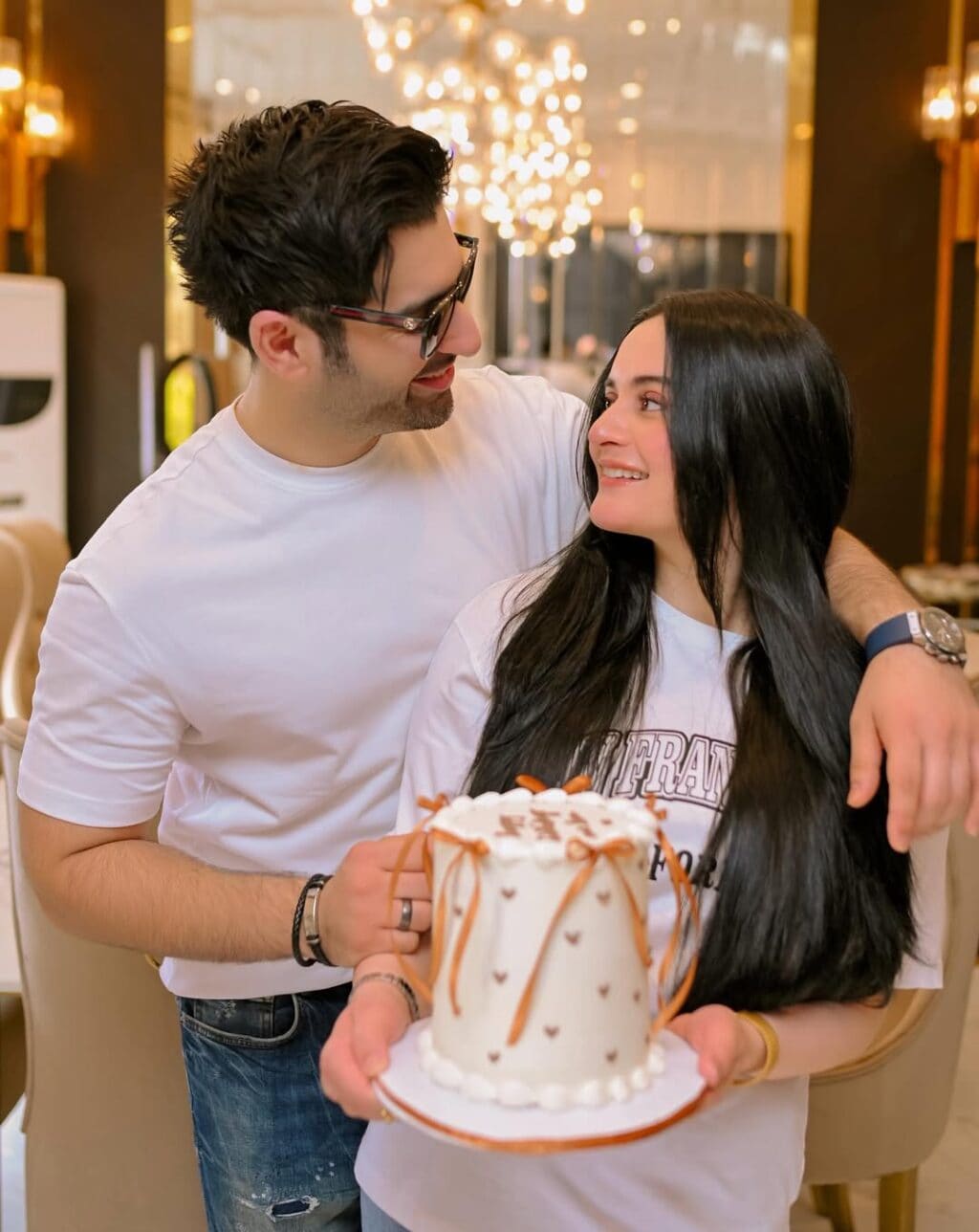 ایمن خان نے منیب بٹ کی سالگرہ منائی