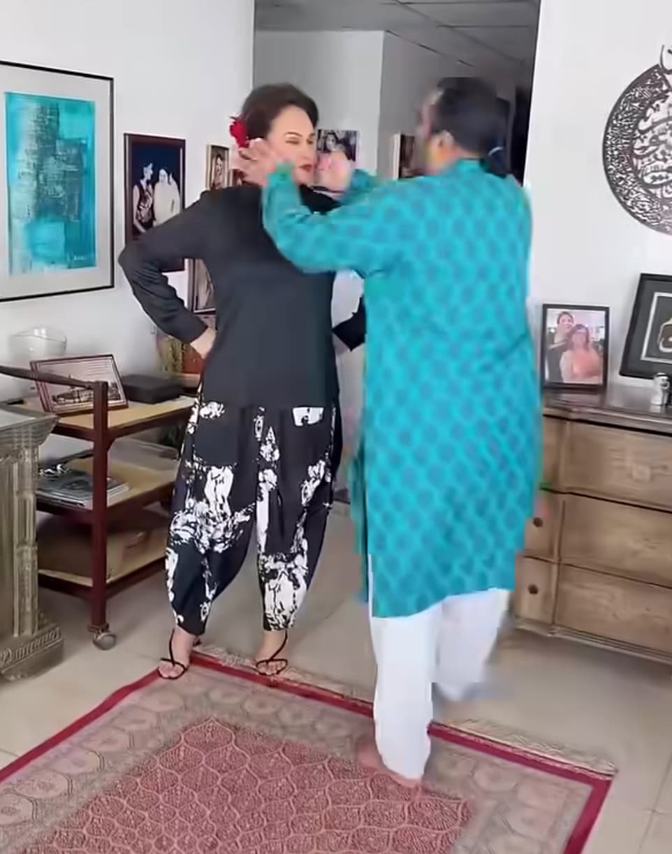 بشریٰ انصاری کو اوور دی ٹاپ ٹین ایج حرکات پر تنقید کا نشانہ بنایا گیا۔