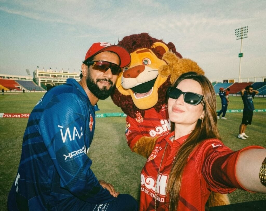 عماد وسیم اور نائلہ راجہ کی ویڈیو نے آن لائن ردعمل کو جنم دیا۔