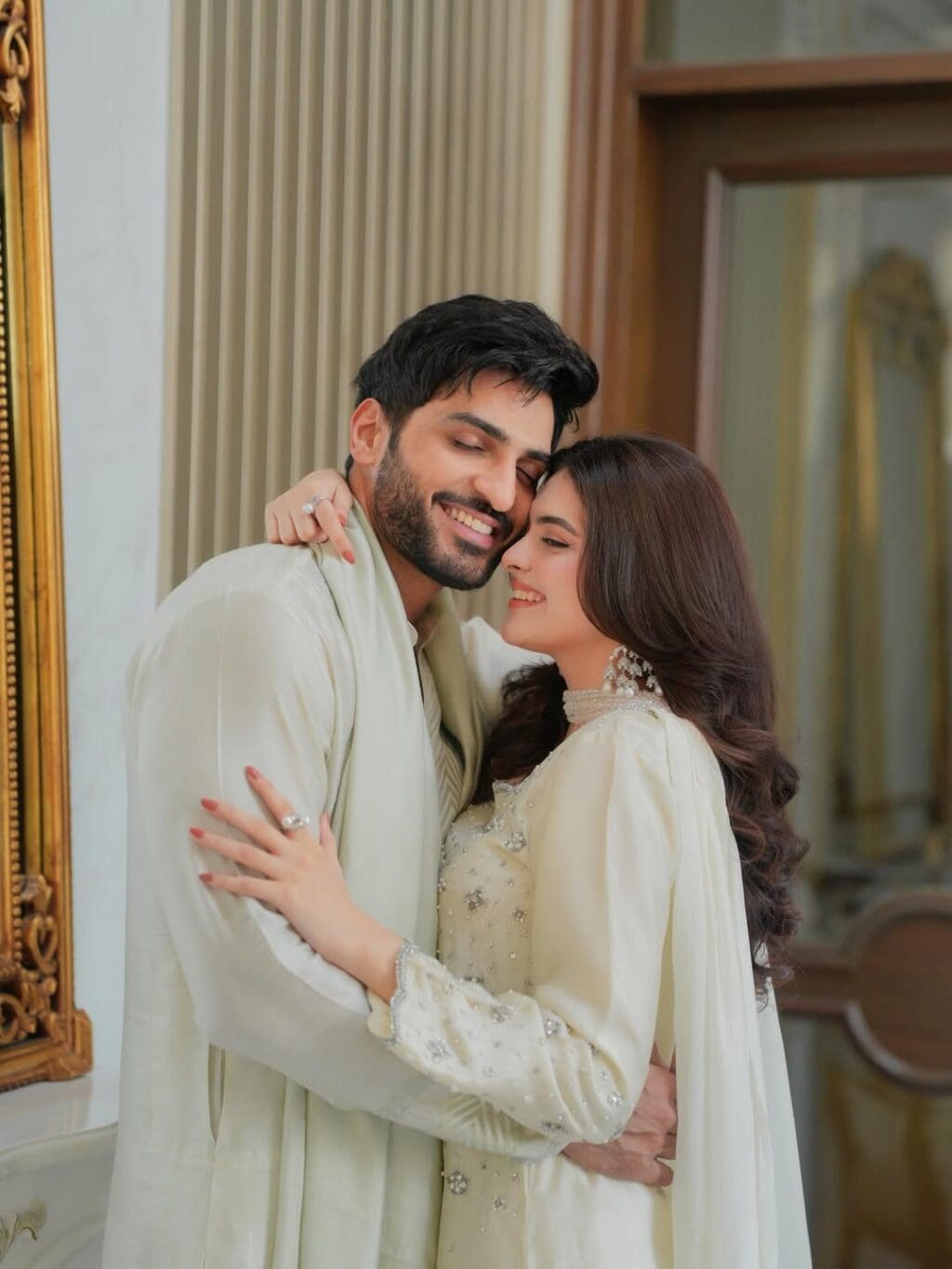 عمر شہزاد اور شانزے لودھی کی عمرہ پی ڈی اے پر تنقید
