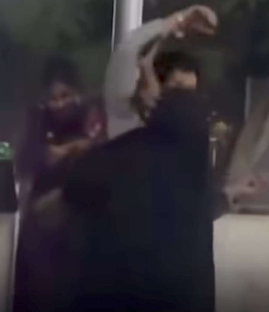 پاکستانی خاتون نے وائرل ویڈیو میں شوہر کے افیئر کا پردہ فاش کر دیا۔