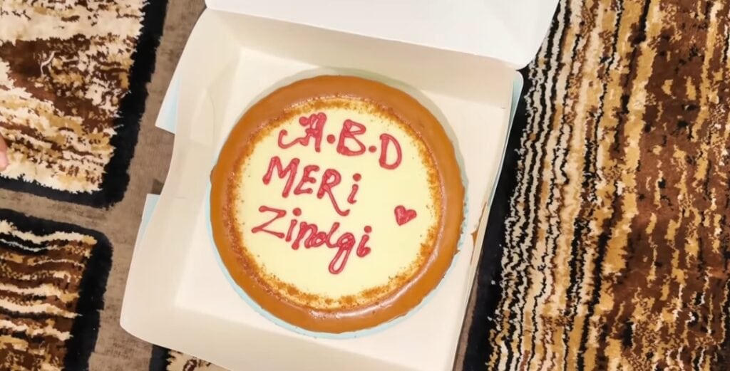 رجب بٹ بیٹے کی 7 ماہ کی خوشی منانے پر ٹرول ہو گئے۔