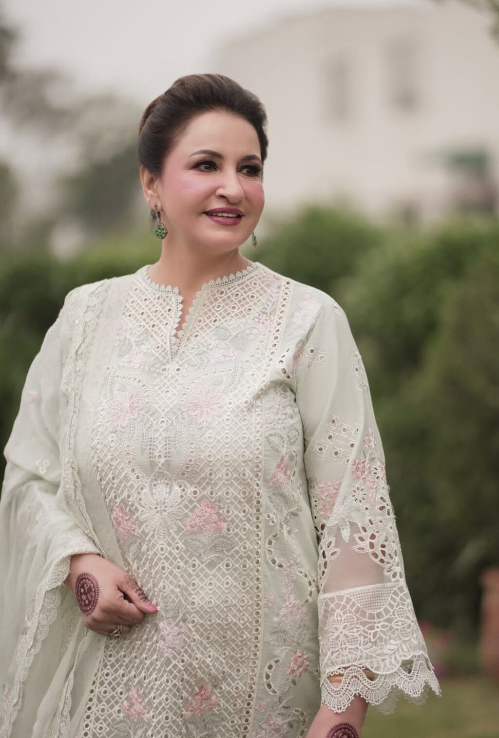صبا فیصل نے حرا خان پر طنز کیا، ان کے کیرئیر پر ایک حقیقت کا جائزہ لیا۔