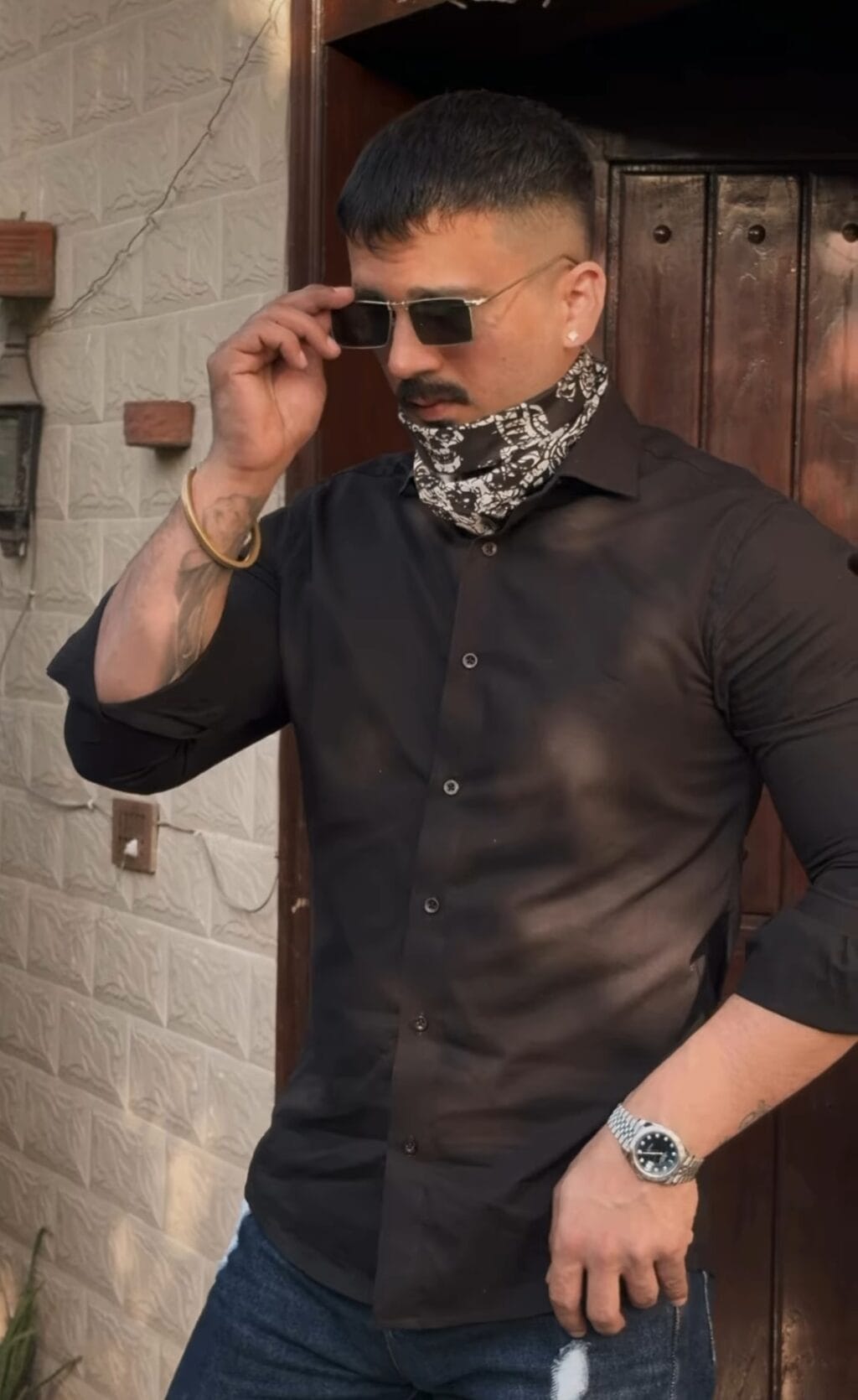 رجب بٹ بیٹے کی 7 ماہ کی خوشی منانے پر ٹرول ہو گئے۔