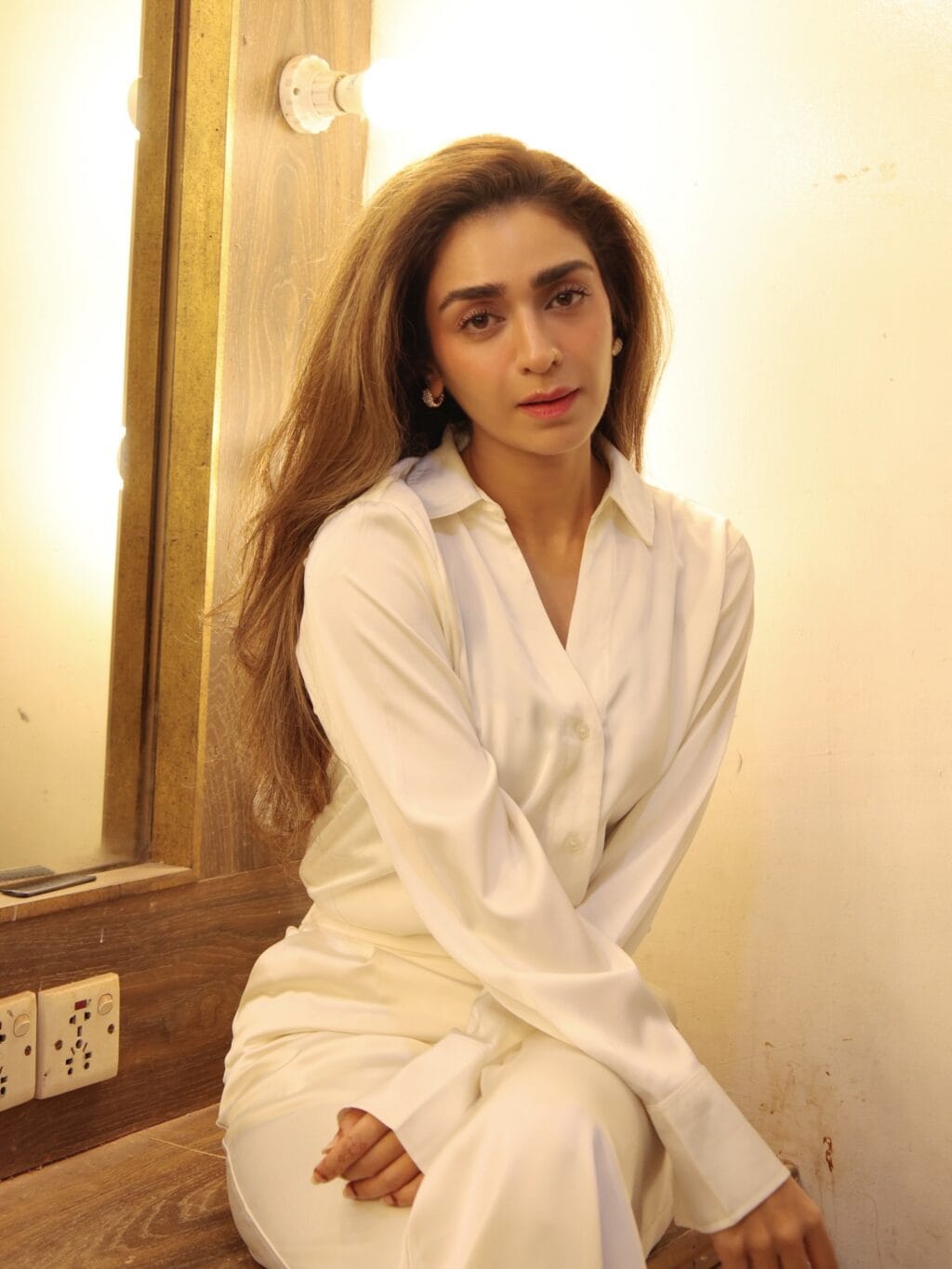 حاجرہ یامین کردار اداکاروں کے ساتھ امتیازی سلوک پر